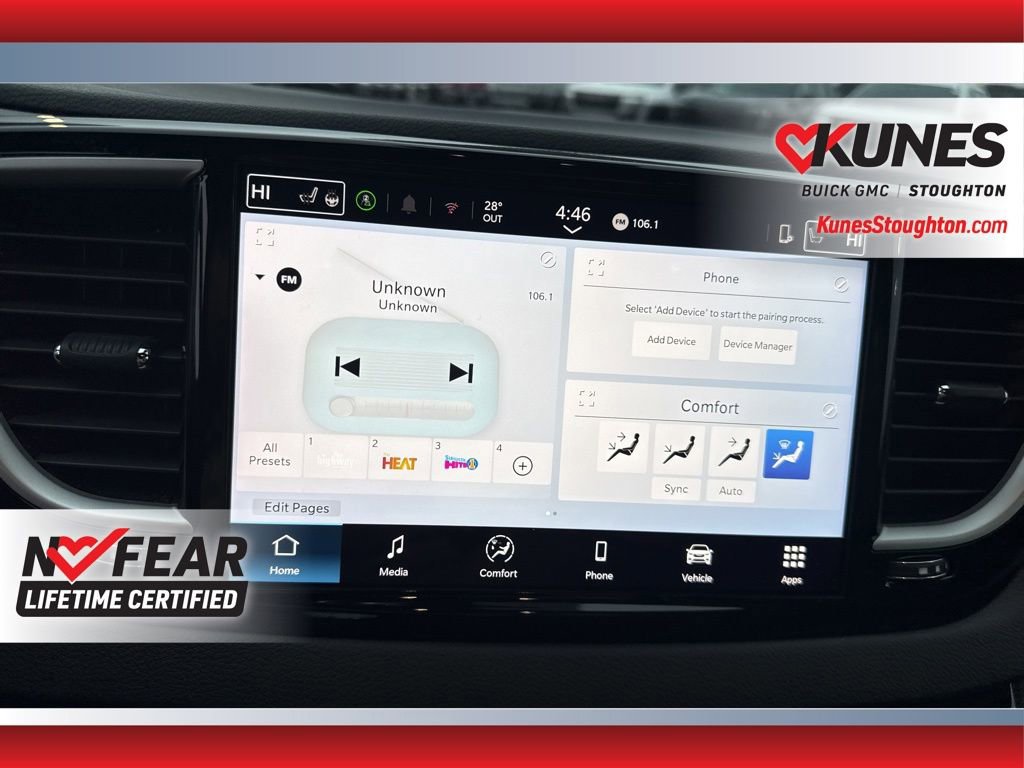 Used 2025 Chrysler Pacifica Select image 32