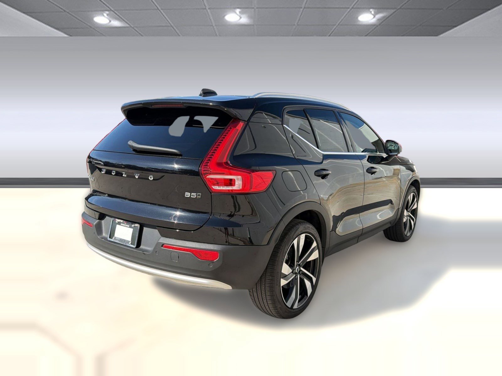 Used 2023 Volvo XC40 B5 Plus w/ Protection Package Premier image 9
