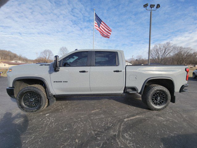 Used 2024 Chevrolet Silverado 2500 ZR2 w/ Technology Package image 2