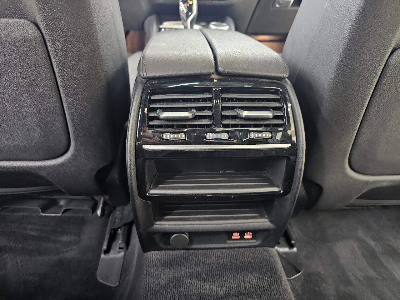 Used 2020 BMW 530i w/ Convenience Package RWD image 28