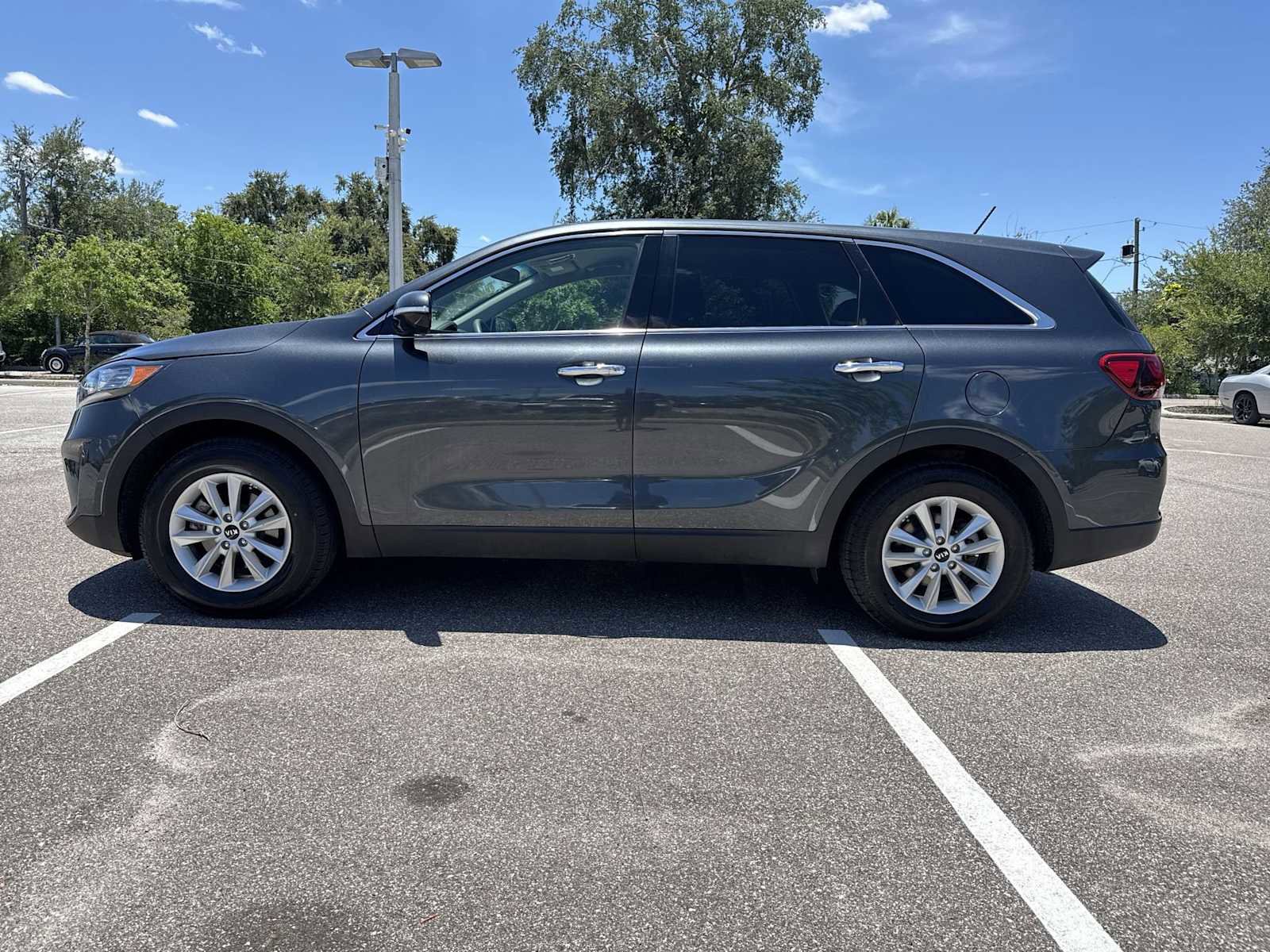 Used 2020 Kia Sorento LX FWD image 3