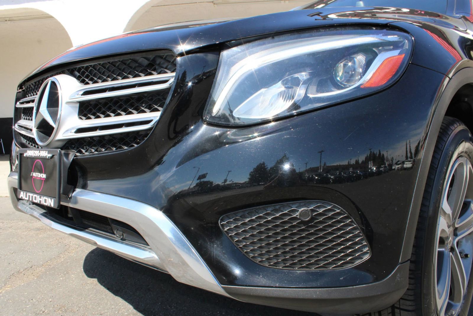 Used 2019 Mercedes-Benz GLC 300 4MATIC w/ Premium Package image 6
