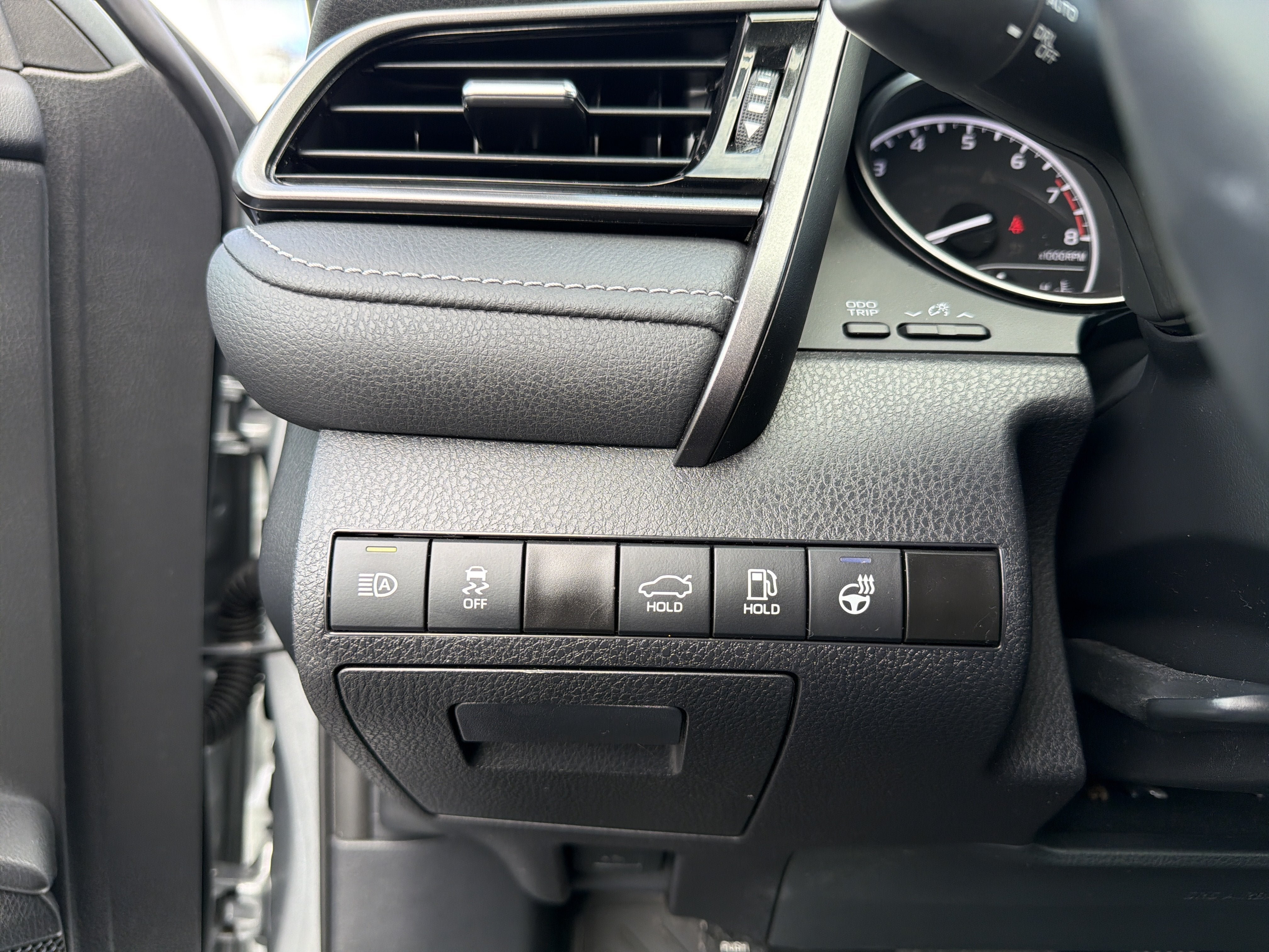 Used 2024 Toyota Camry SE w/ Cold Weather Package FWD image 15