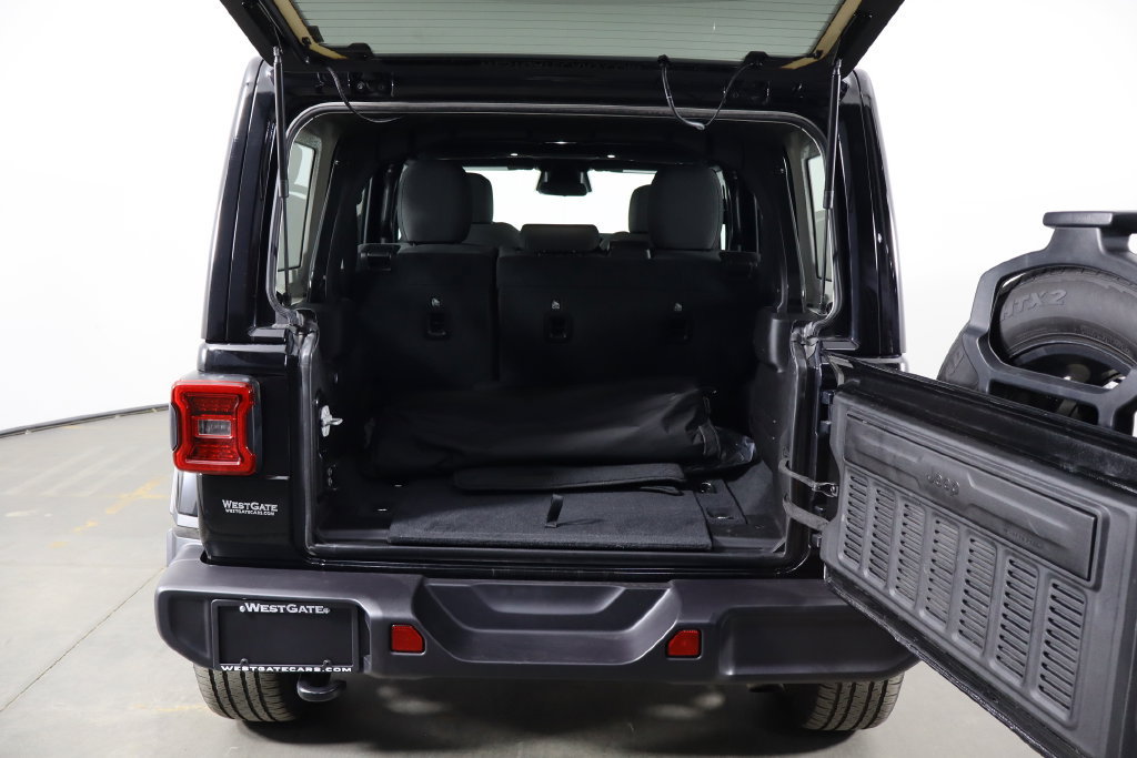 Used 2025 Jeep Wrangler Unlimited Sahara AWD/4WD image 17