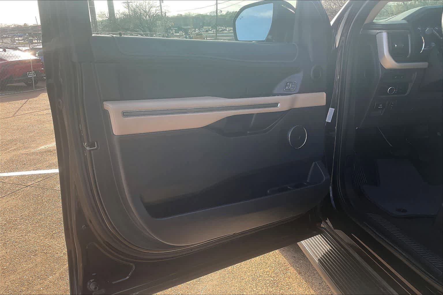 Used 2024 Ford Expedition Max XLT image 26