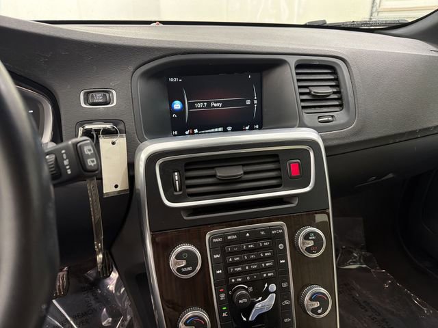 Used 2017 Volvo V60 T5 Premier w/ Convenience Package image 25