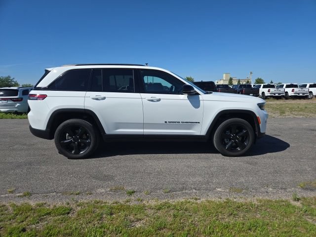Used 2024 Jeep Grand Cherokee Altitude