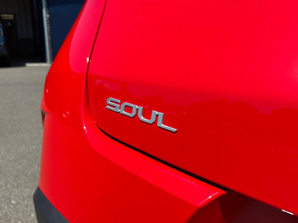 Used 2025 Kia Soul LX FWD image 33