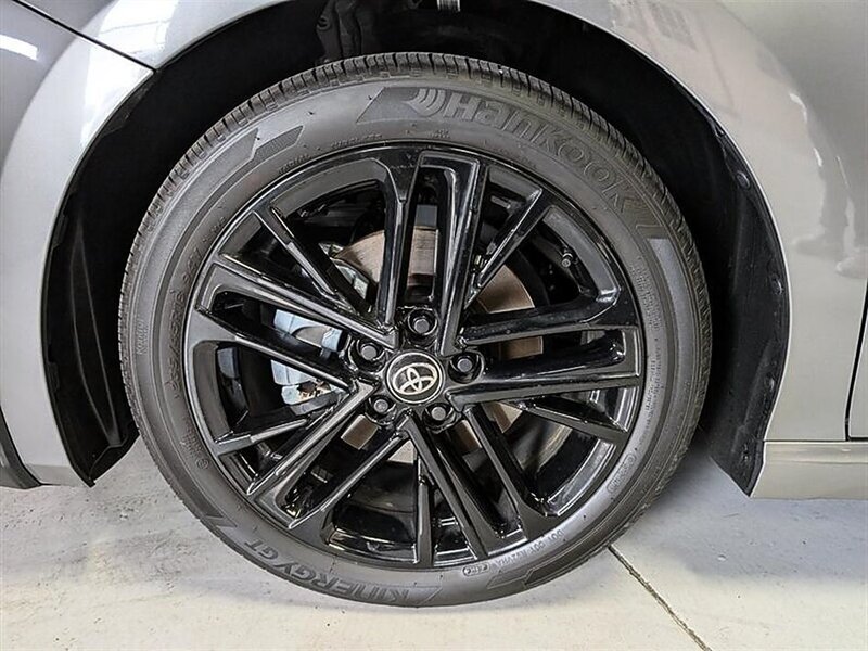 Used 2025 Toyota Camry SE w/ Convenience Package FWD image 15