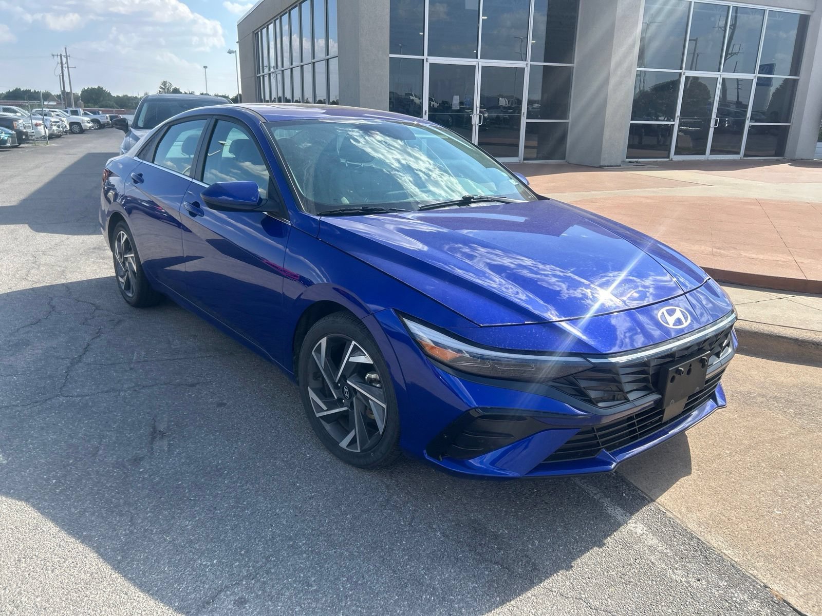 Used 2025 Hyundai Elantra SEL FWD image 3