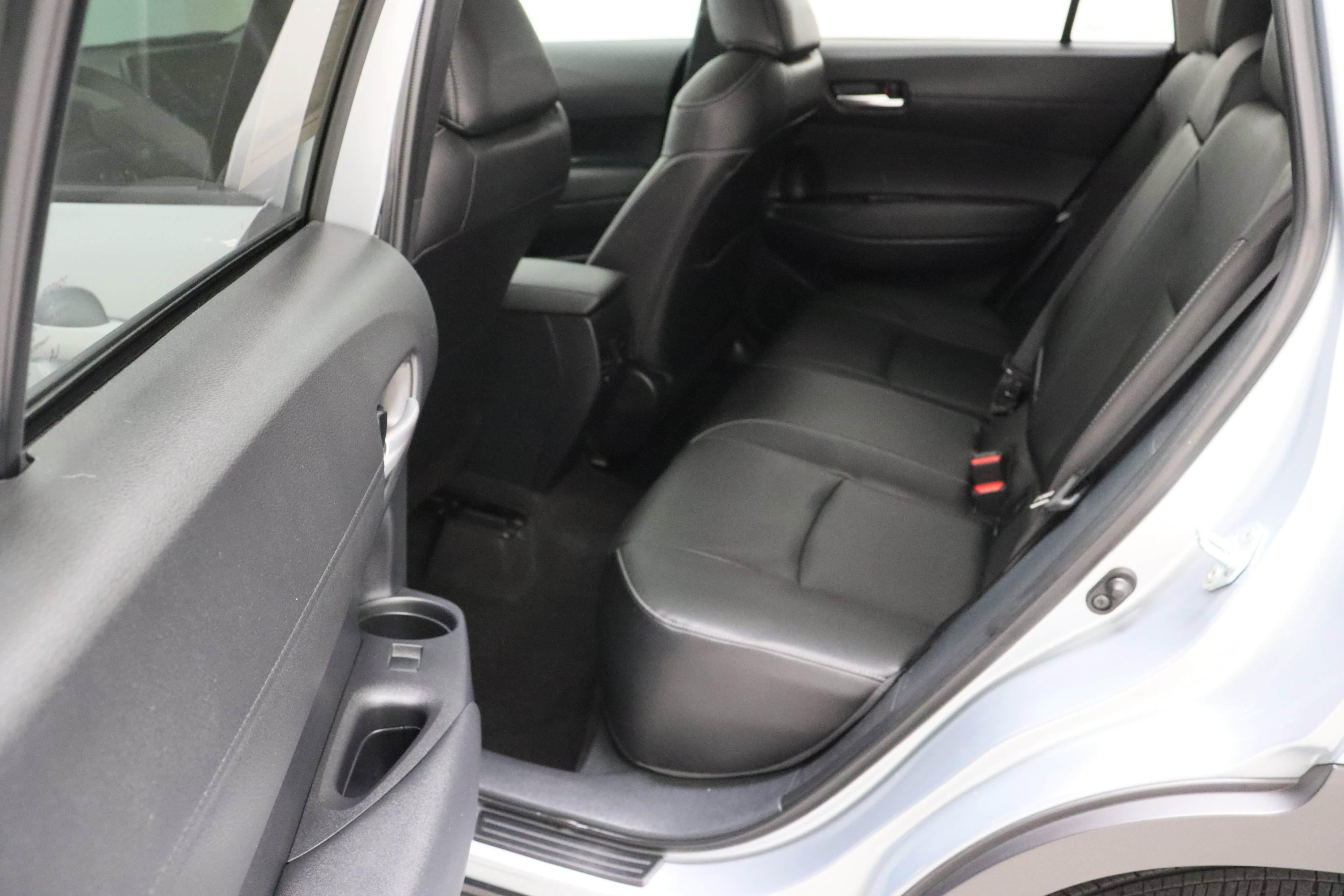 Used 2023 Toyota Corolla Cross XLE w/ Convenience Package FWD image 31