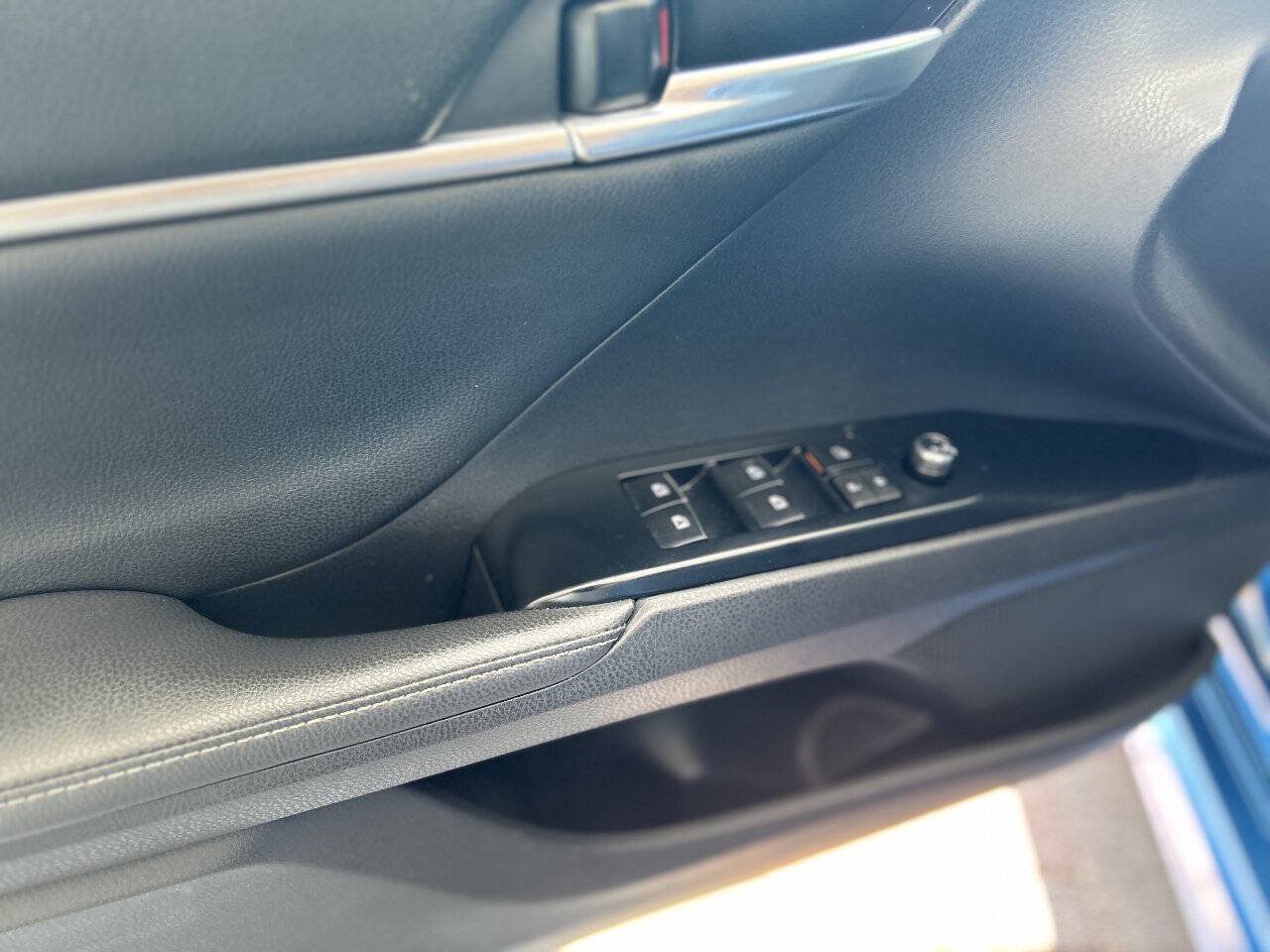 Used 2019 Toyota Camry XSE w/ Navigation Package FWD image 39