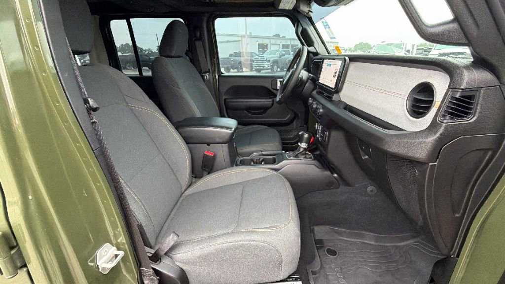 Used 2024 Jeep Wrangler Unlimited Sport AWD/4WD image 31