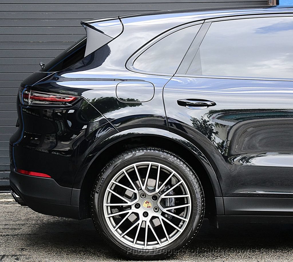 Used 2022 Porsche Cayenne Platinum Edition AWD/4WD image 16