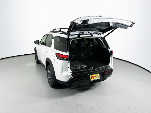 New 2026 Nissan Pathfinder SV w/ SV Premium Package FWD image 9
