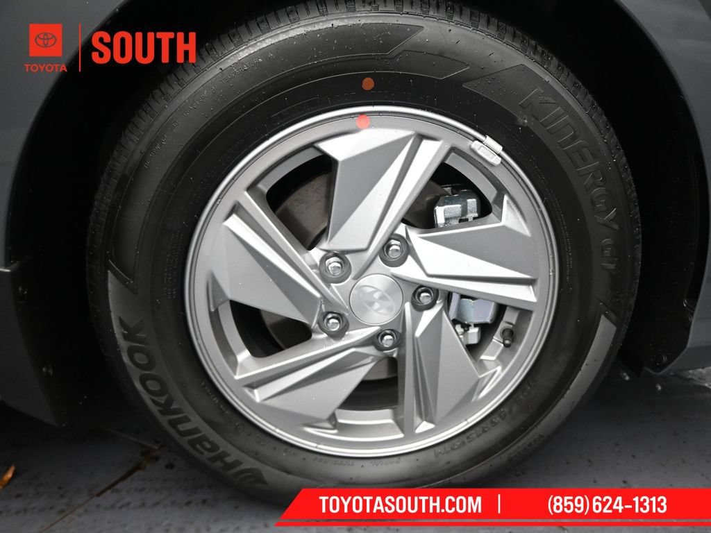Used 2025 Hyundai Elantra SE FWD image 29
