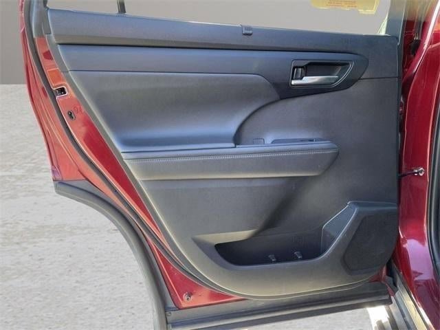 Used 2022 Toyota Highlander XLE image 51