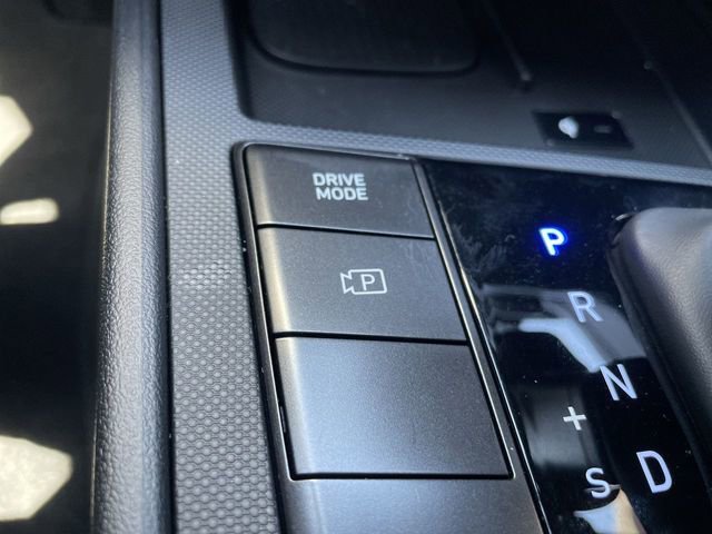 Used 2025 Hyundai Elantra Sport FWD image 17