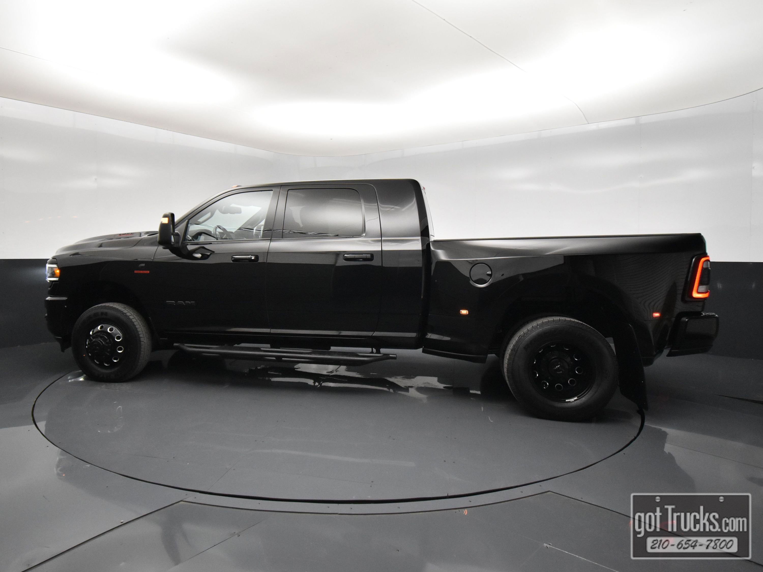 Used 2024 RAM 3500 Laramie w/ Night Edition AWD/4WD image 3