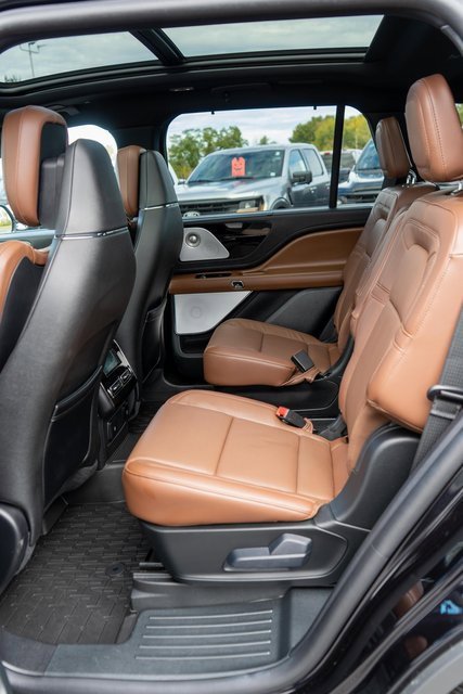 Used 2024 Lincoln Aviator Reserve w/ Equipment Group 201A image 11