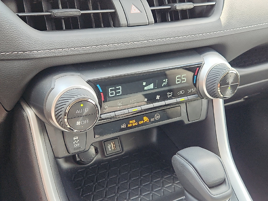 Certified 2024 Toyota RAV4 XLE AWD/4WD image 18