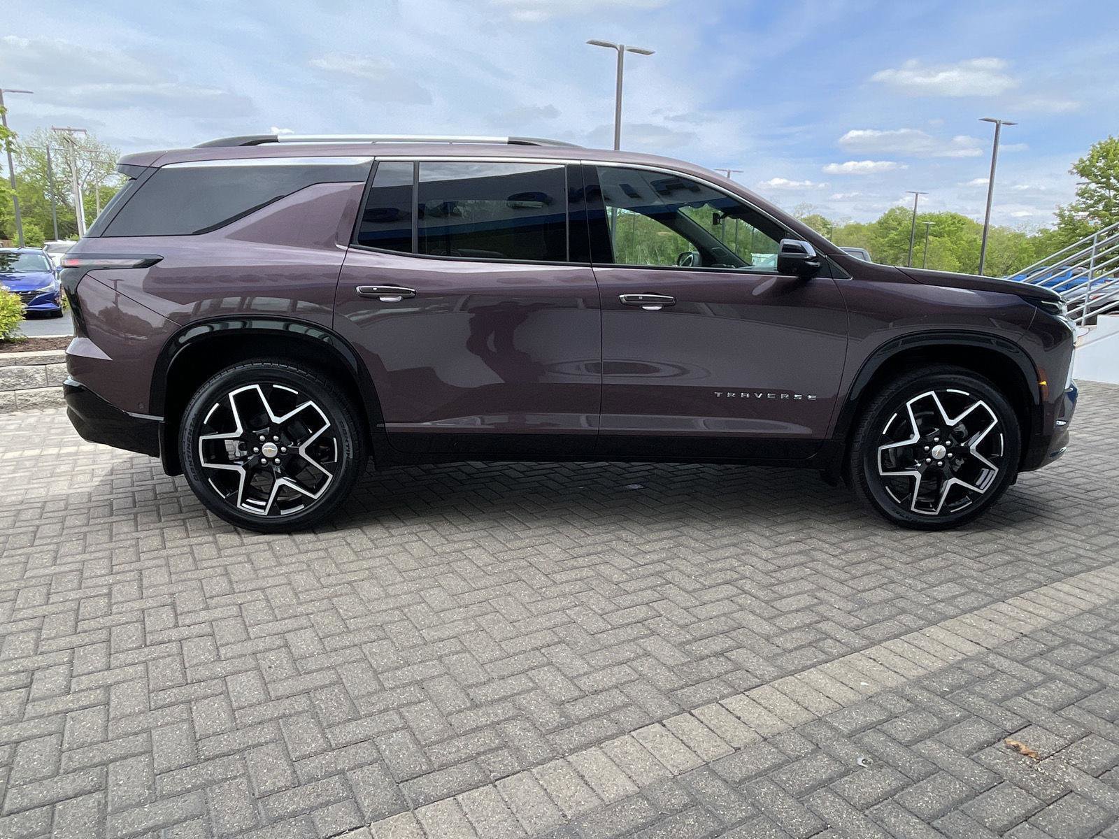 Used 2025 Chevrolet Traverse High Country w/ LPO, Floor Liner Package AWD/4WD image 6