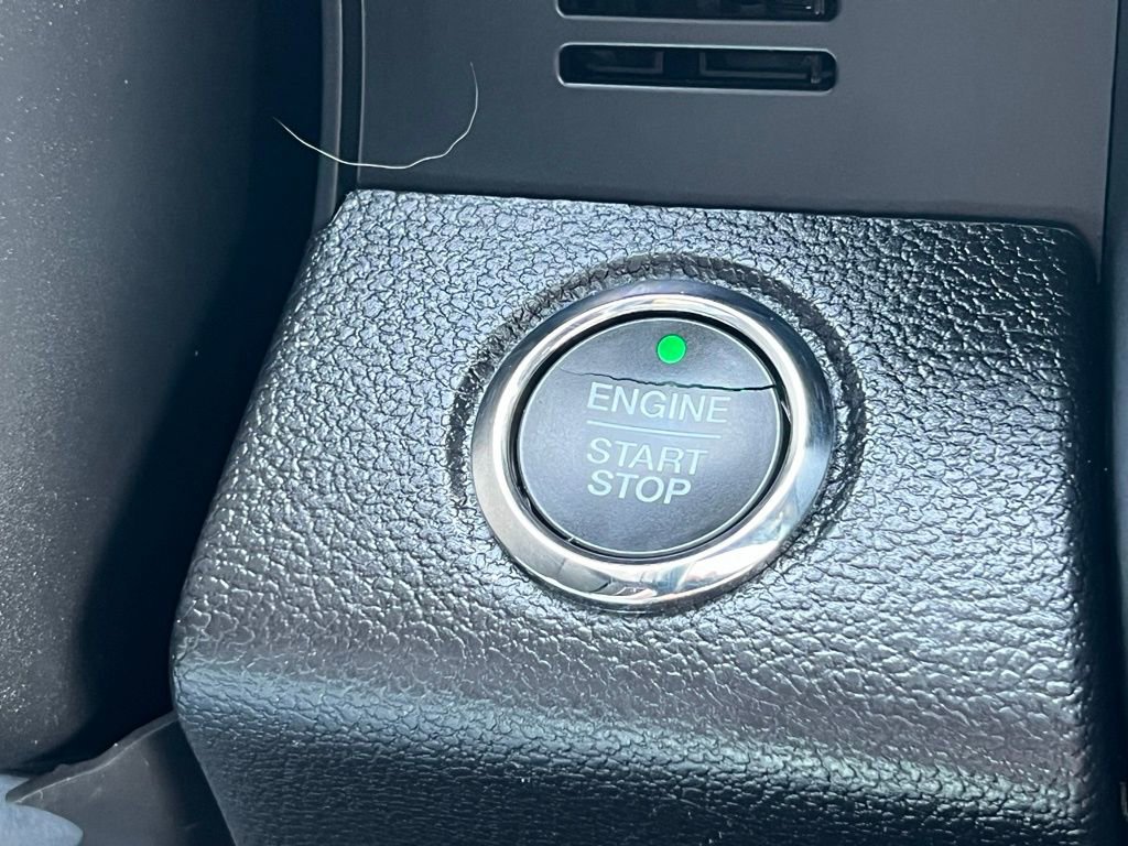 Used 2018 Ford Expedition XLT w/ Equipment Group 202A AWD/4WD image 33