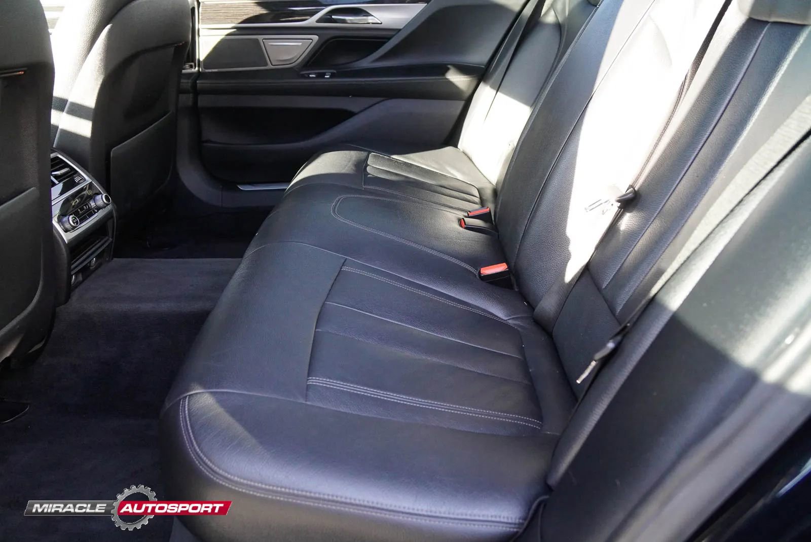 Used 2018 BMW 740i w/ M Sport Package image 21