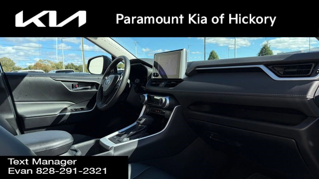 Used 2023 Toyota RAV4 AWD Hybrid image 30