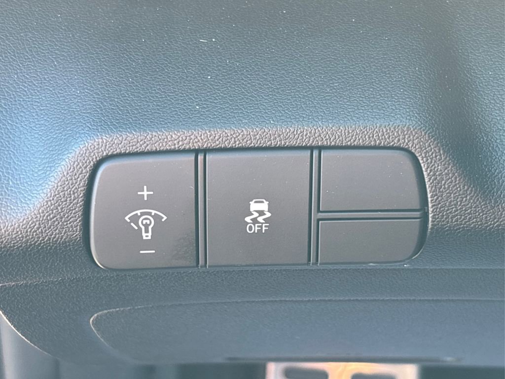 Certified 2025 Hyundai Elantra Sport image 34