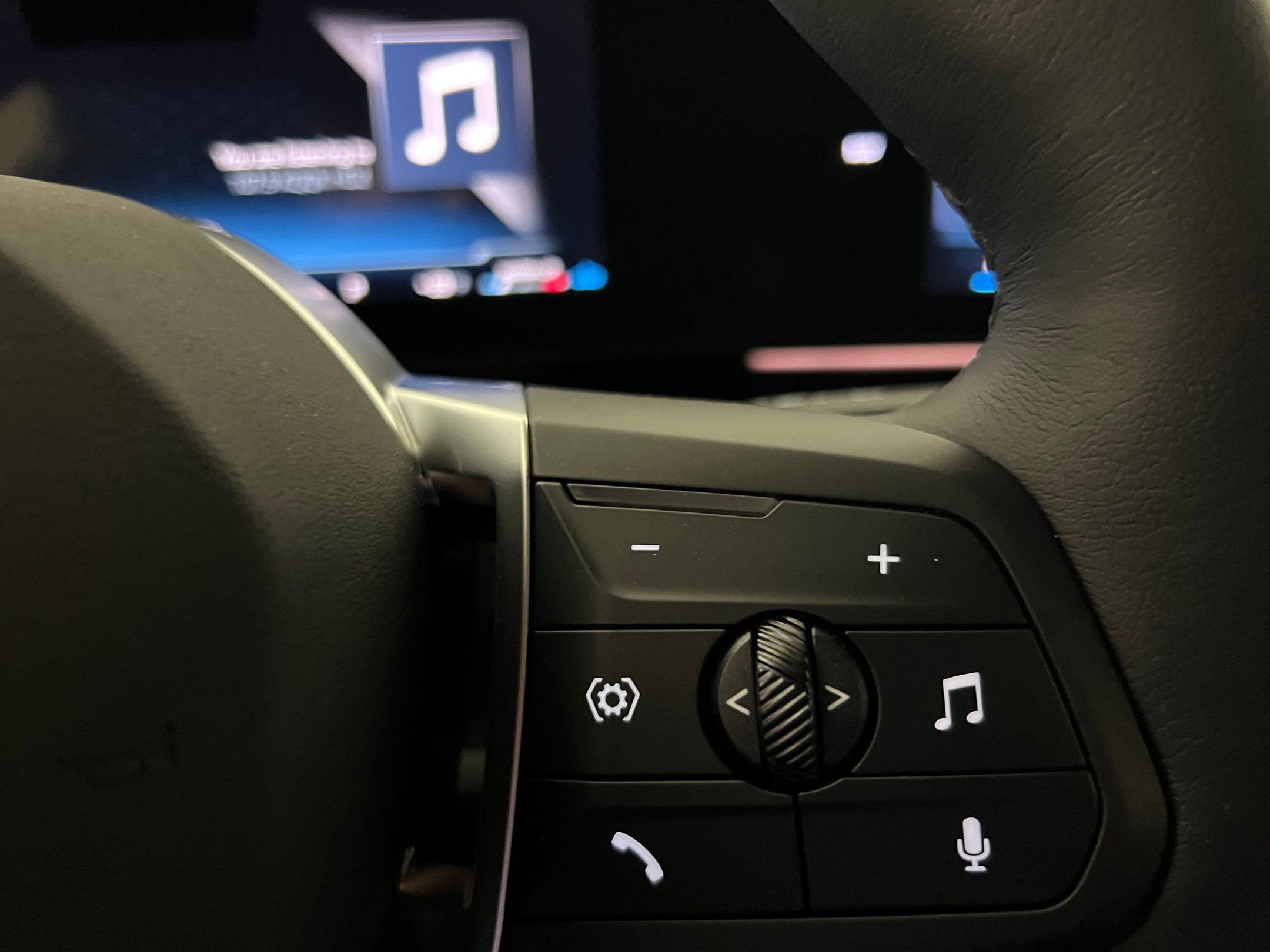 Used 2025 BMW X2 xDrive28i w/ Convenience Package image 25