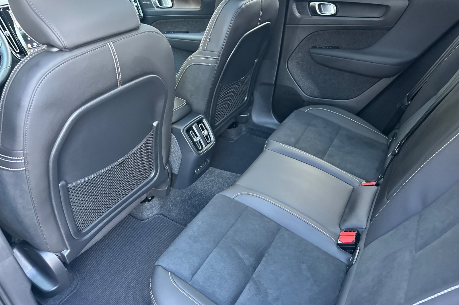 Certified 2024 Volvo XC40 Recharge Ultimate w/ Protection Package Premier RWD image 13