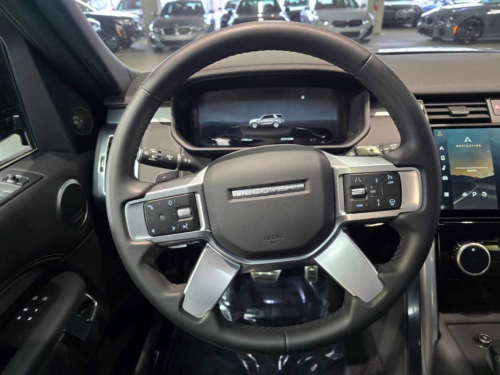 Used 2024 Land Rover Discovery Dynamic SE image 10