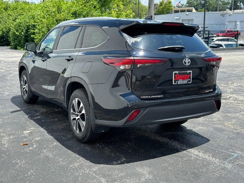 Certified 2024 Toyota Highlander XLE image 4