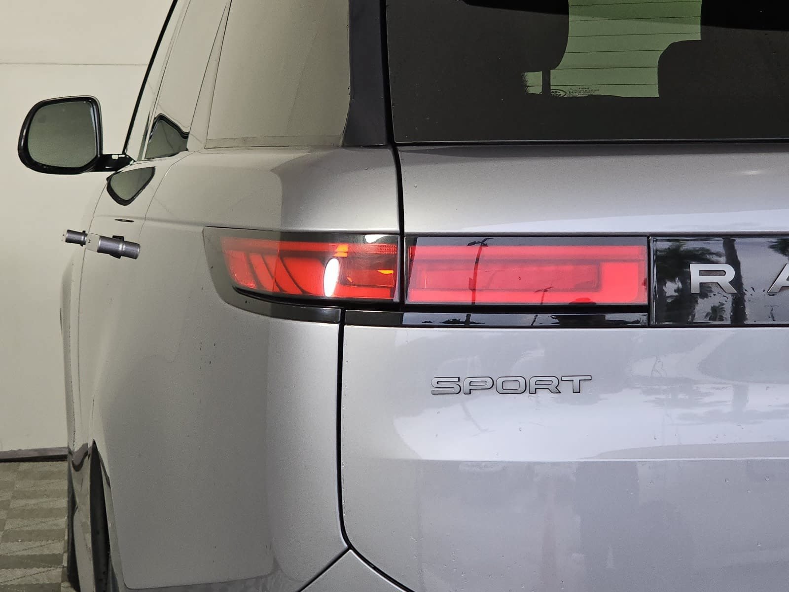 Used 2023 Land Rover Range Rover Sport SE AWD/4WD image 31