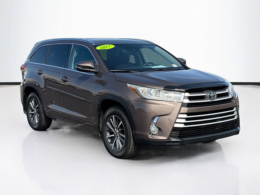 Used 2017 Toyota Highlander XLE AWD/4WD image 3