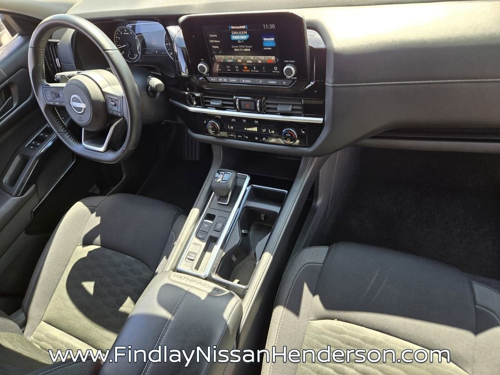 Used 2025 Nissan Pathfinder SV image 18