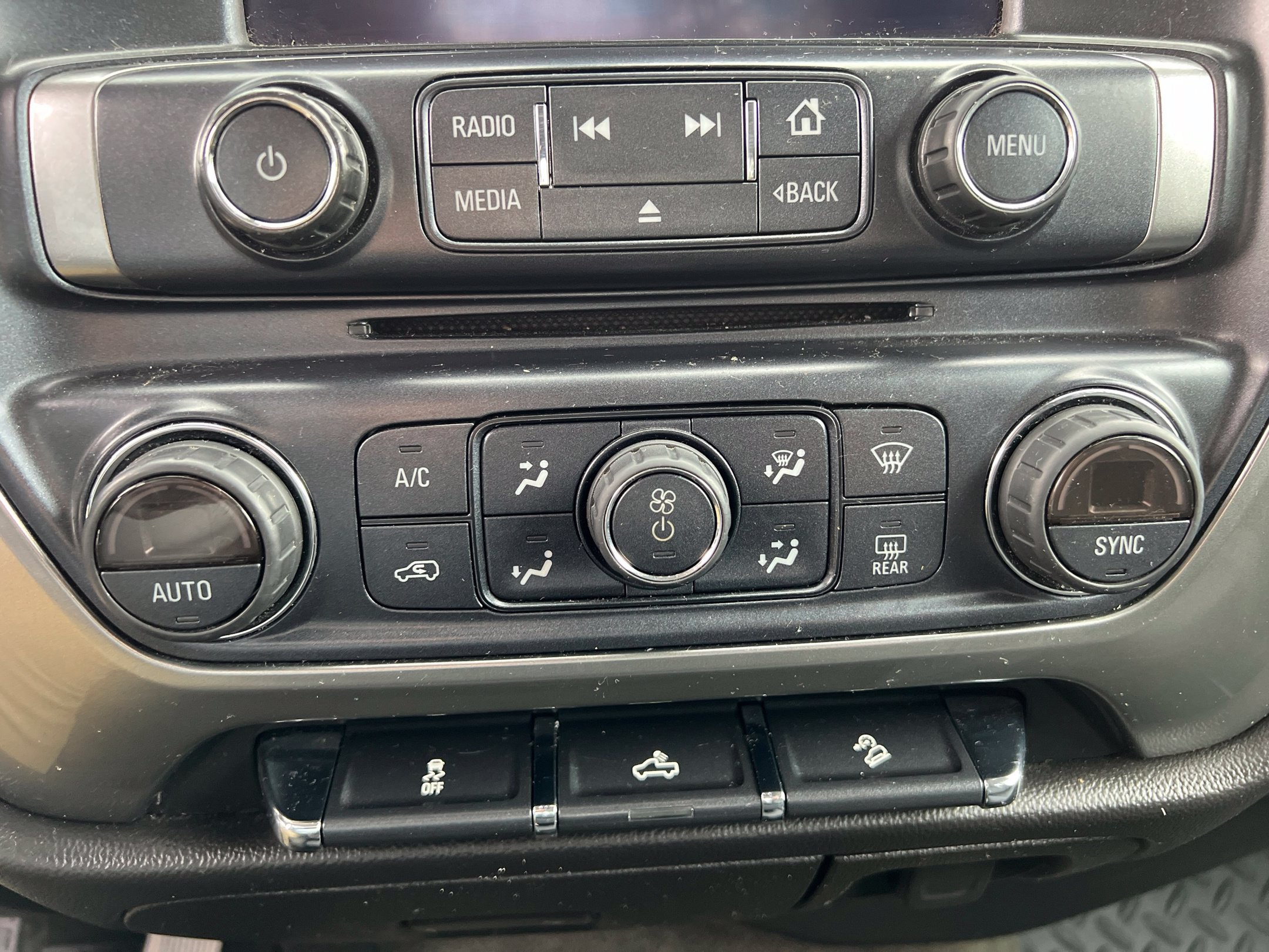Used 2018 Chevrolet Silverado 1500 LT w/ Redline Edition AWD/4WD image 33