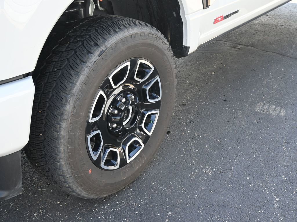 Used 2025 Ford F350 Platinum image 14