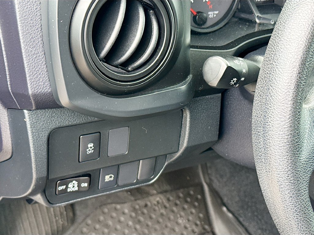 Used 2021 Toyota Tacoma SR AWD/4WD image 11