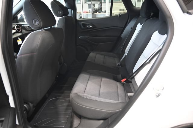 New 2026 Chevrolet Trax RS w/ Sunroof Package FWD image 11