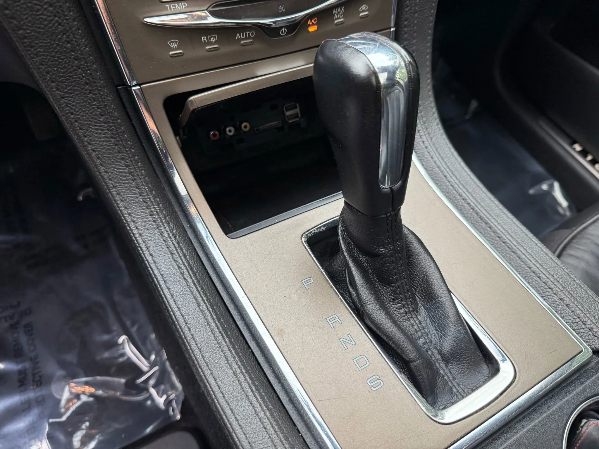 Used 2014 Lincoln MKX AWD w/ Equipment Group 102A image 27