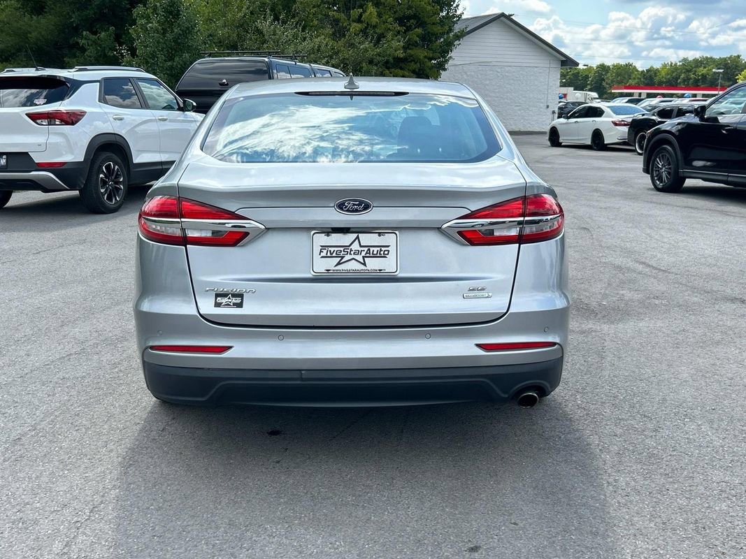 Used 2020 Ford Fusion SE image 4