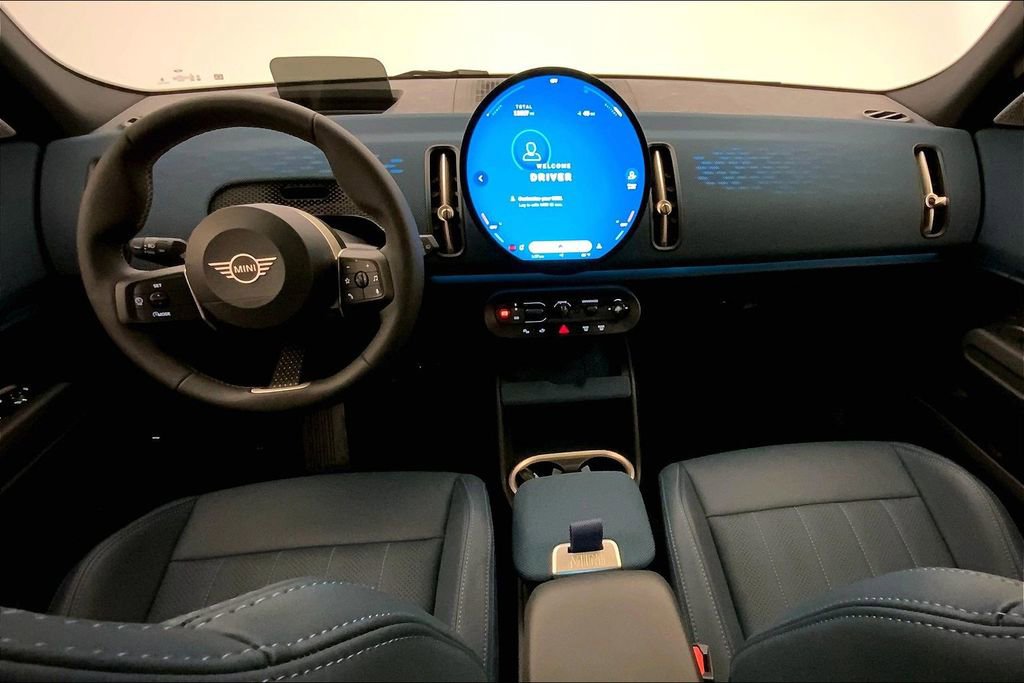 Certified 2025 MINI Cooper Countryman SE w/ Comfort Package Max image 16