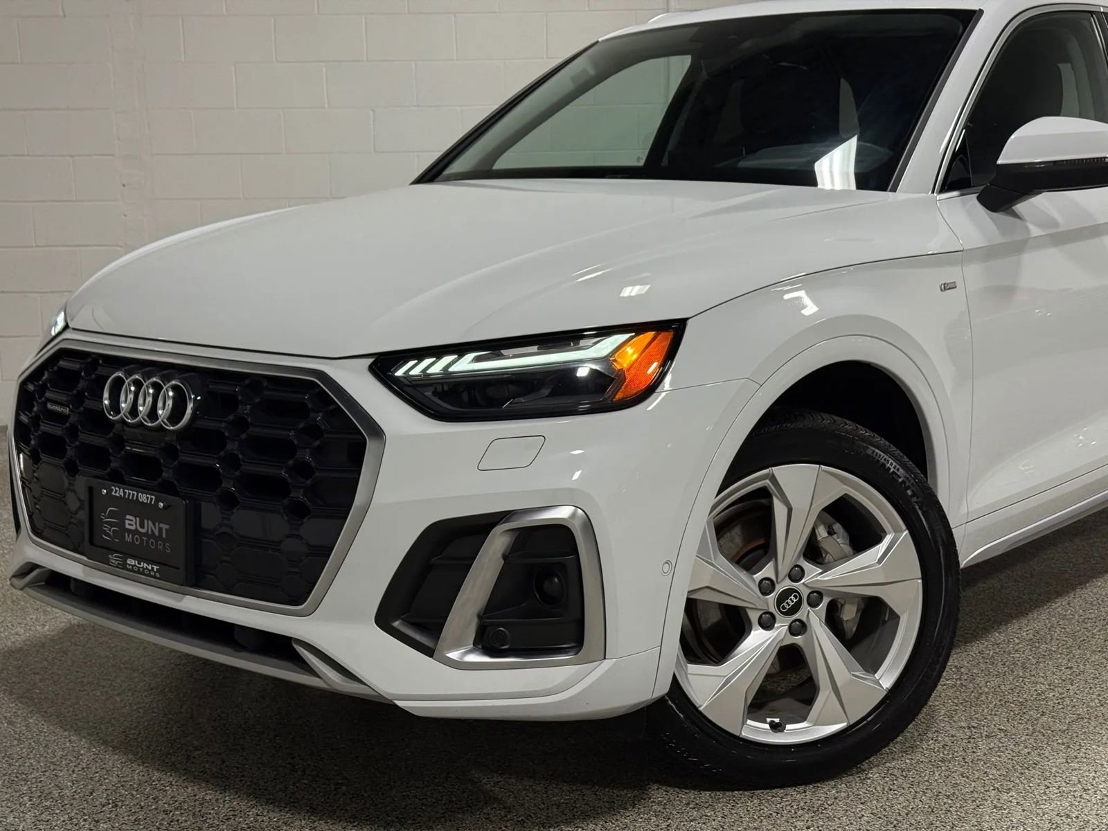 Used 2022 Audi Q5 2.0T Prestige w/ Prestige Package image 3