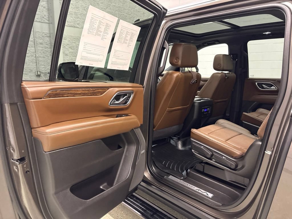Used 2021 Chevrolet Suburban High Country w/ Premium Package AWD/4WD image 29