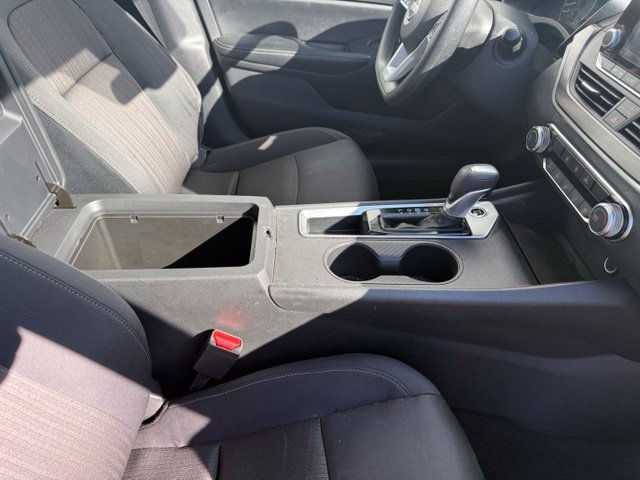 Used 2025 Nissan Altima 2.5 SV FWD image 14