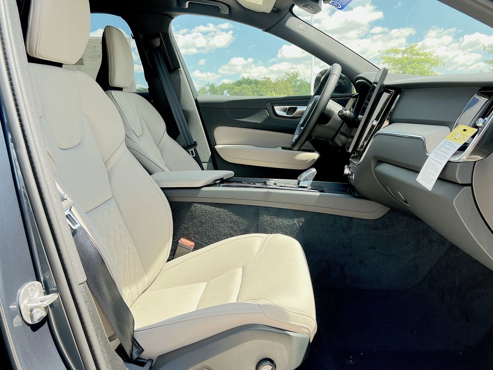 New 2026 Volvo XC60 B5 Plus w/ Protection Package Premier AWD/4WD image 35