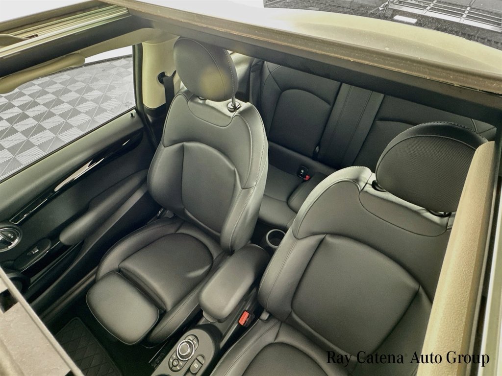 Used 2024 MINI Cooper 2-Door Hardtop FWD image 22