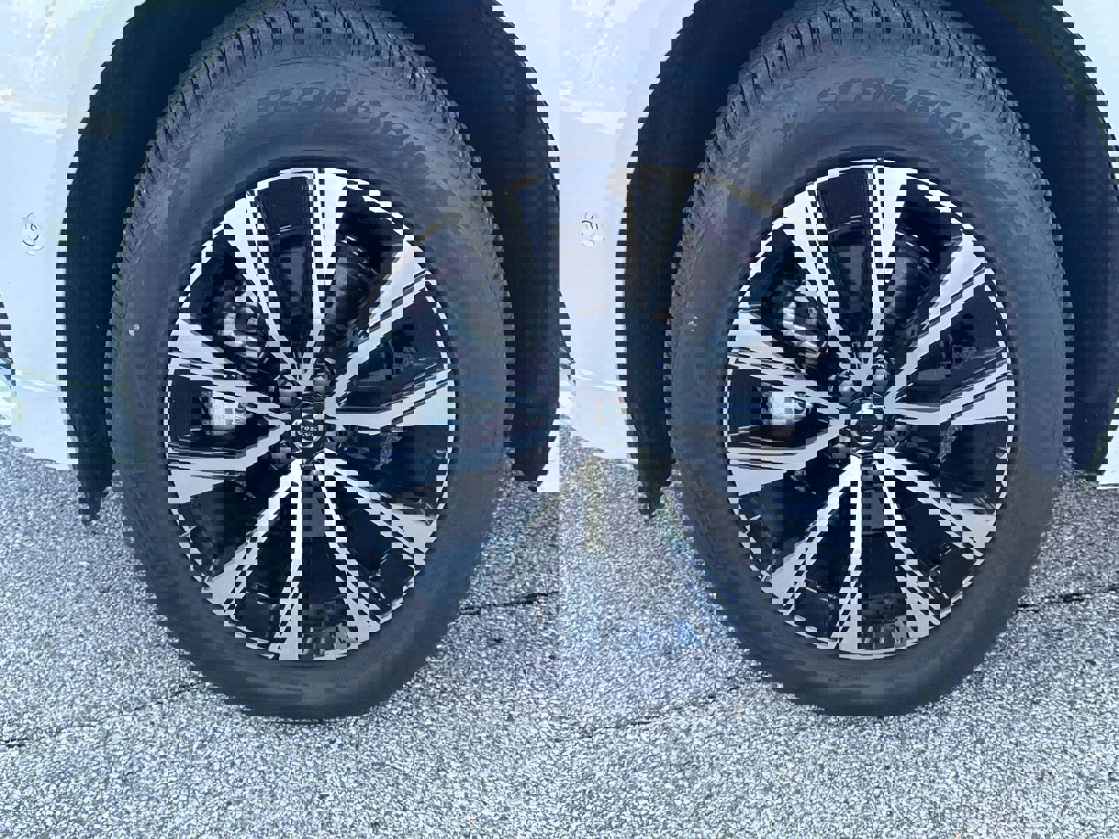 Used 2025 Volvo XC60 B5 Plus image 10